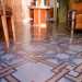 ...e gli splendidi pavimenti con intricati disegni geometrici adornano lintera sala